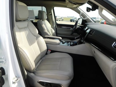 2023 Jeep Wagoneer Base