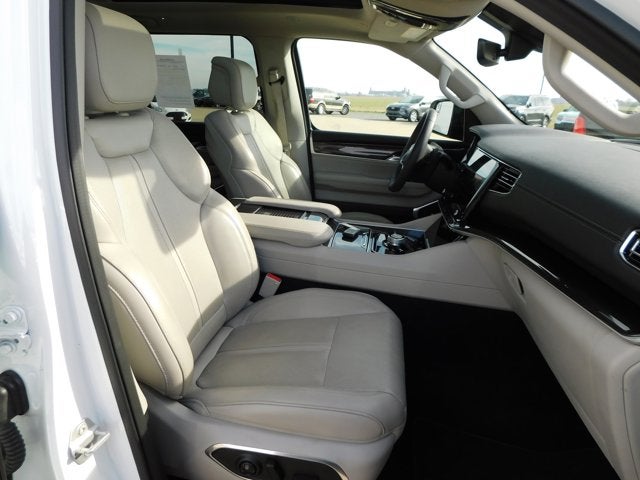 2023 Jeep Wagoneer Base