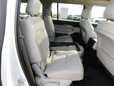 2023 Jeep Wagoneer Base