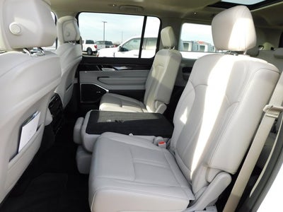 2023 Jeep Wagoneer Base