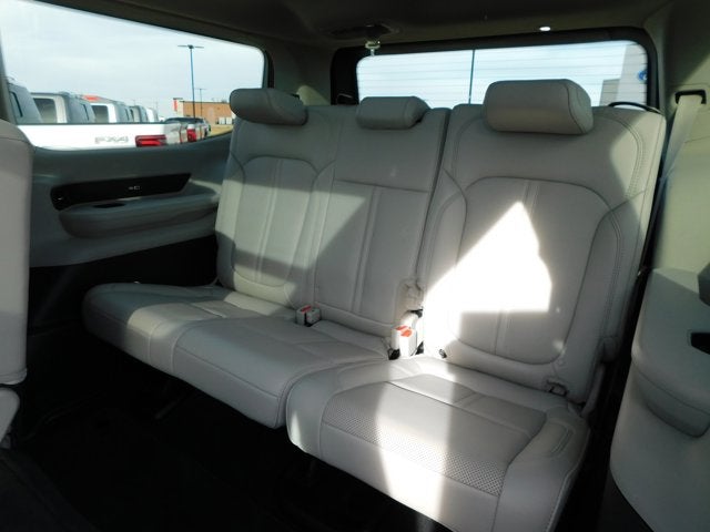 2023 Jeep Wagoneer Base